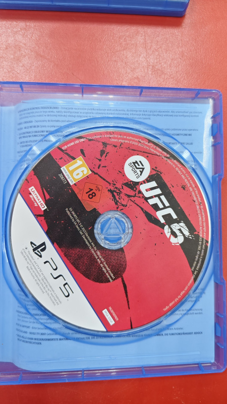 Игра PlayStation 5 UFC5