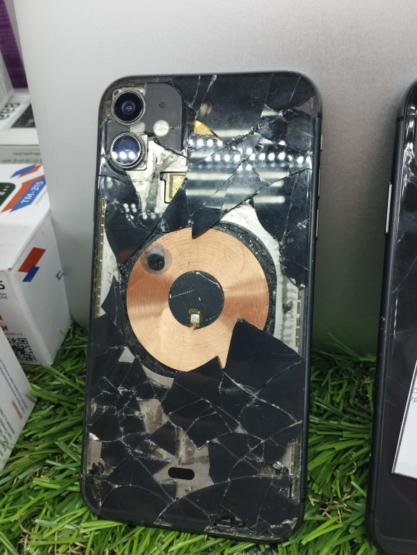 Мобильный телефон Apple iPhone 11