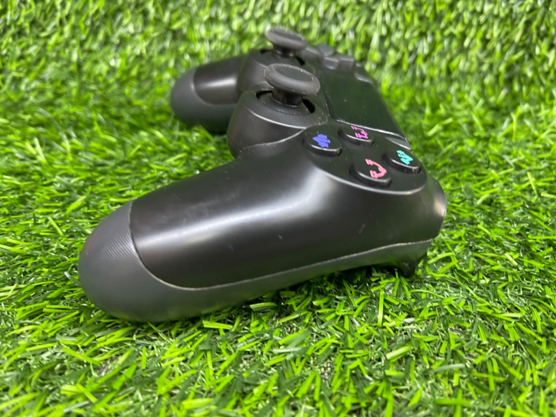 геймпад PlayStation 4