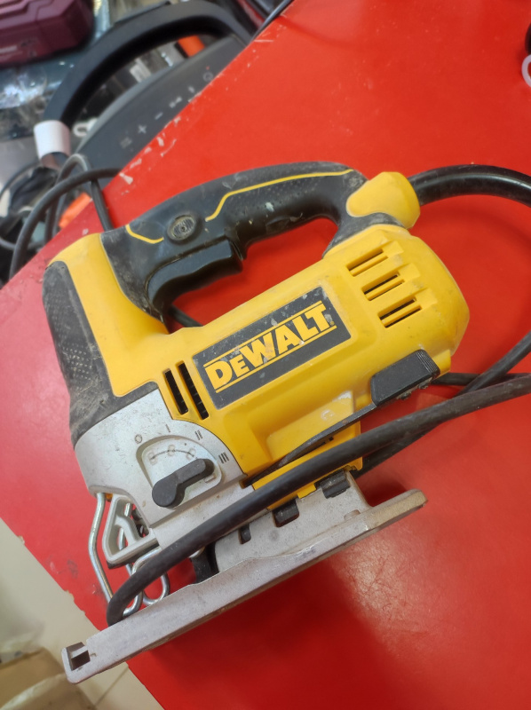 Электролобзик Dewalt dw 349
