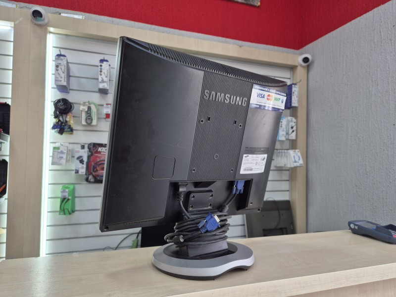 Монитор Samsung SyncMaster 913N