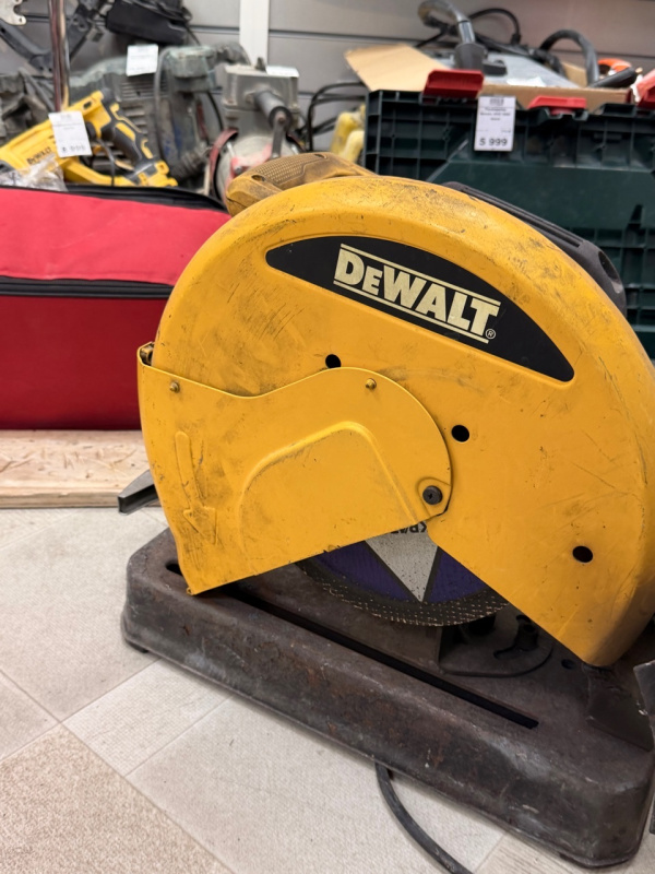 Торцовочная пила Dewalt D28710