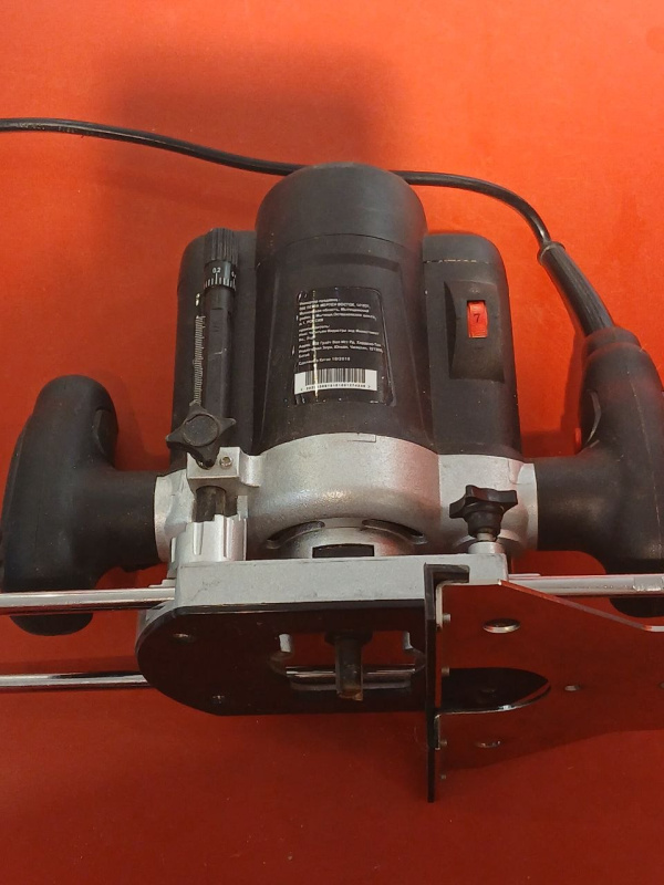 Фрезер Bosch M1R-KZ3-8