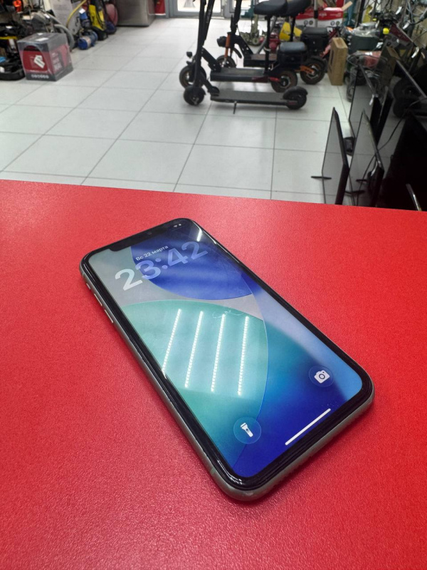 Мобильный телефон Apple iPhone 11