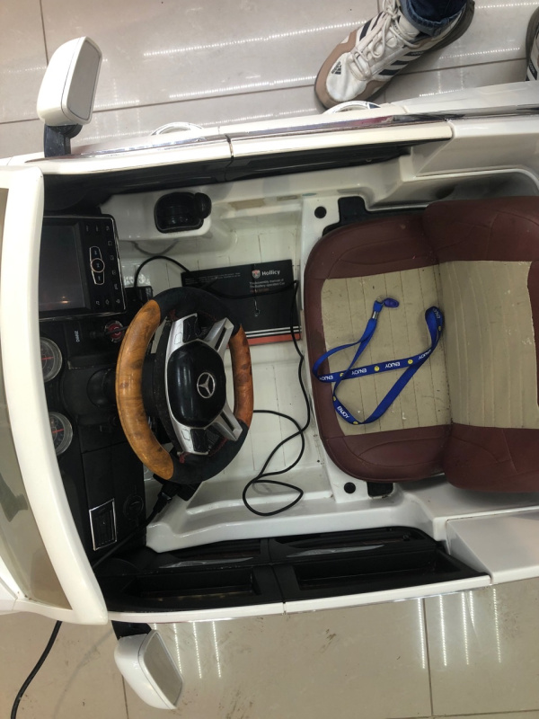 Детская электромашина Mercedes-Benz AMG